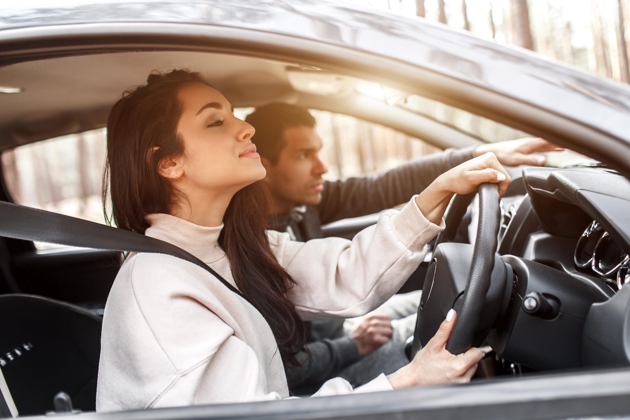 Who can trainee driving instructors provide lessons to?